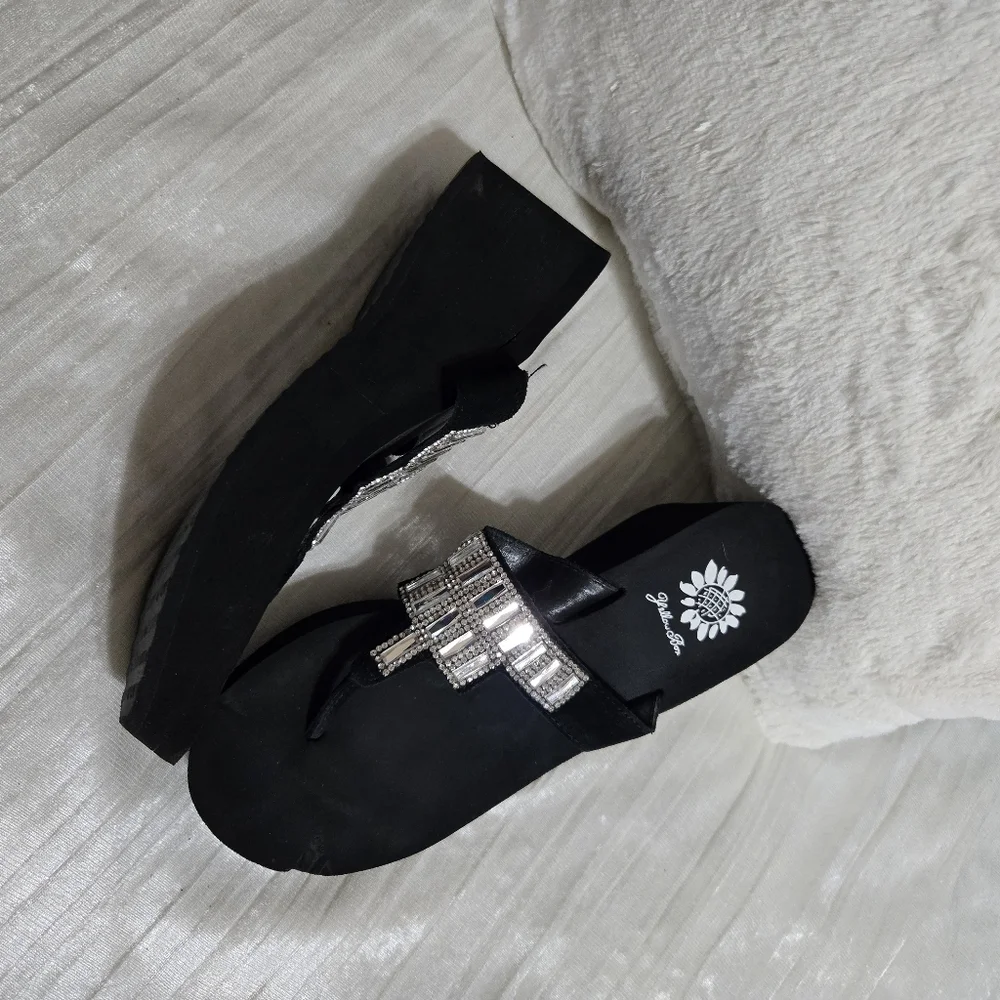 Yellowbox Black Sandals with Silver Accents Size 7.5. Worn Once.